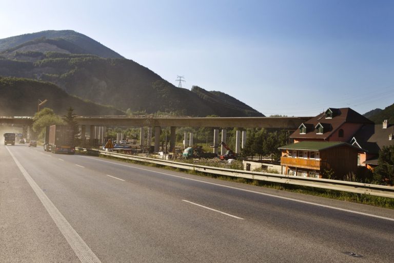 Diaľnica