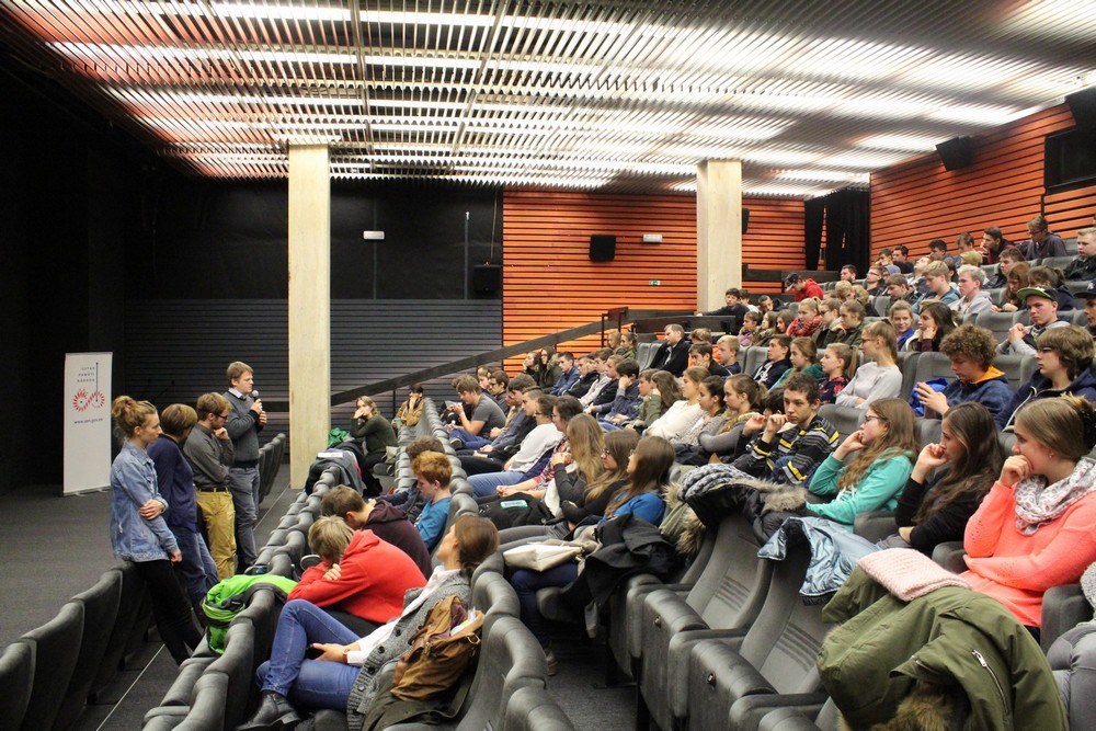 Diskusia so studentmi 2 2016.jpg