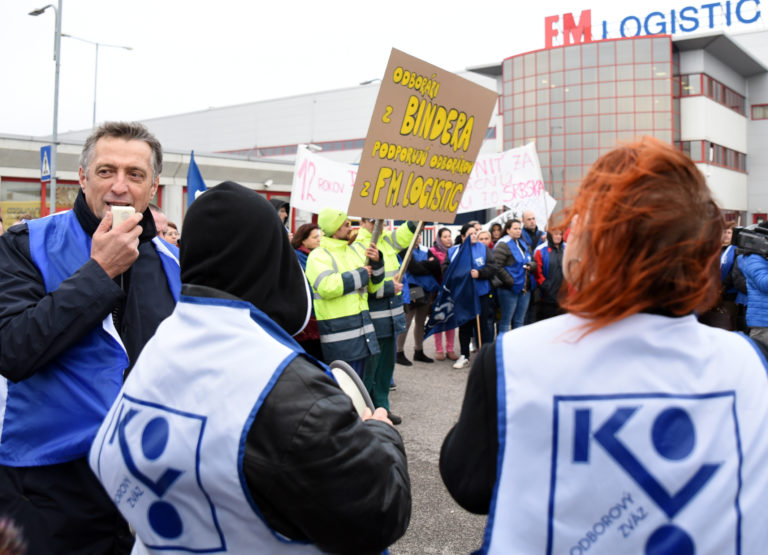 PROTEST: Zamestanci FM Slovenská v Seredi