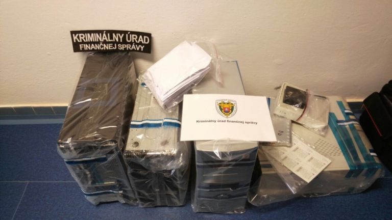 COLNÍCI: Nelegálny obchod s cigaretami