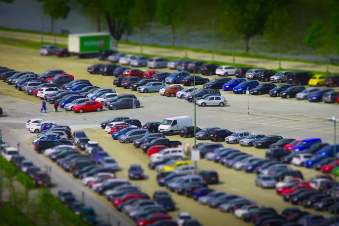 Autá, parkovanie, parkovisko