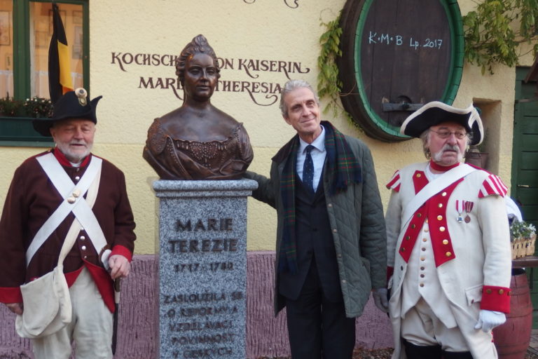 Pomník Márie Terézie v obci Klokočná