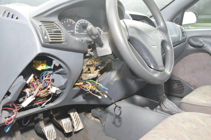 POLÍCIA: Pokus o krádež auta