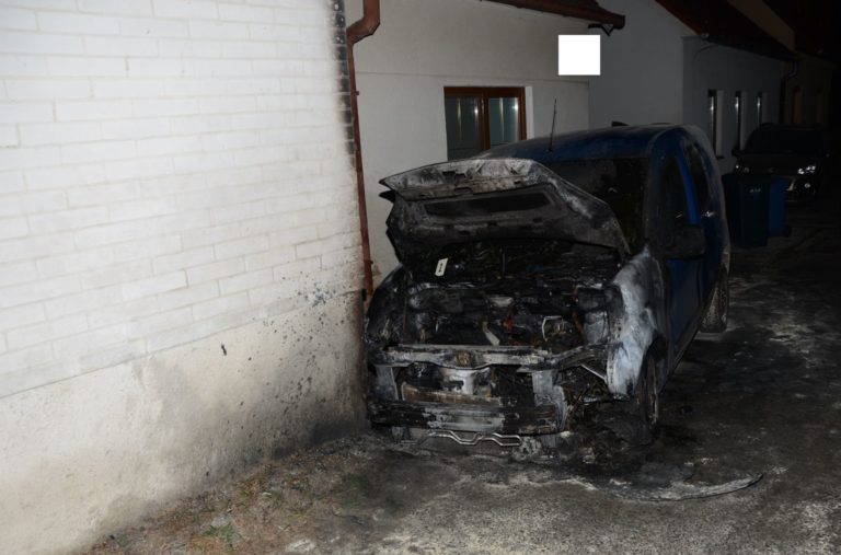 Zhorené auto, požiar auta