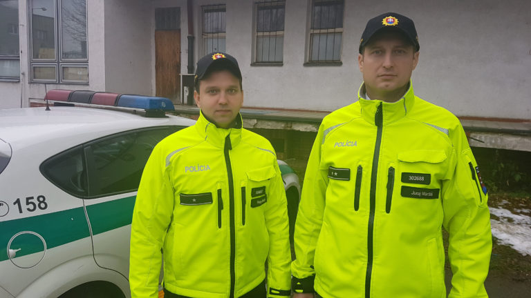 POLÍCIA: Pomohli zranenému mužovi