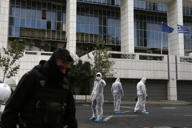 Explózia poškodila budovu súdu v Aténach