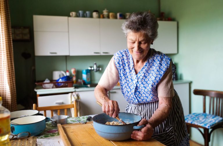 Dôchodca, babka, senior