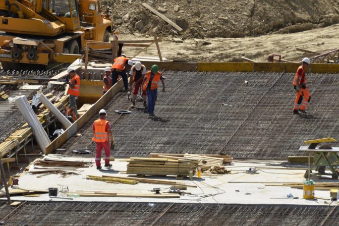 Diaľnica, výstavba