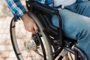 Invalidný vozík, invalid