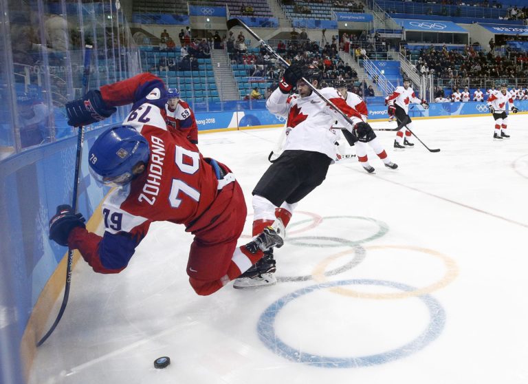 Cody Goloubef (27), Tomáš Zohorna