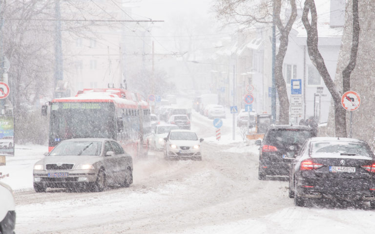 BRATISLAVA: Snehové zrážky