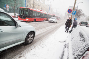 BRATISLAVA: Snehové zrážky