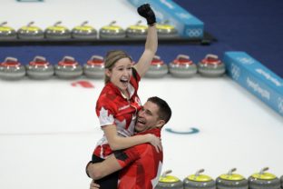 Kaitlyn Lawesová, John Morris