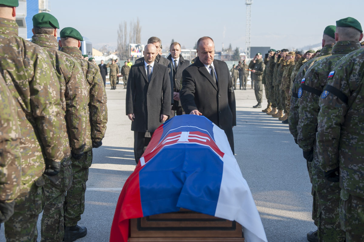 Vládny špeciál, zosnulý vojak