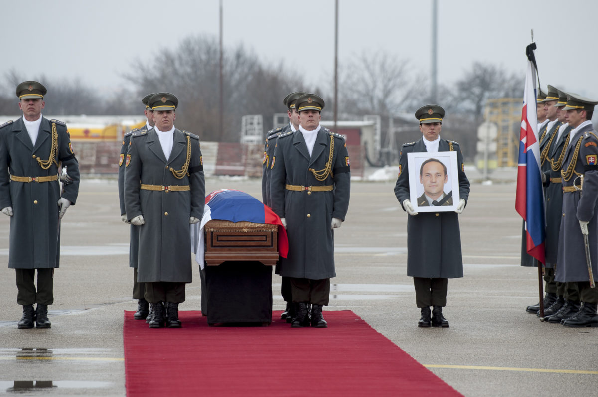 Vládny špeciál, zosnulý vojak