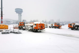 BRATISLAVA: Prevádzka letiska v zime