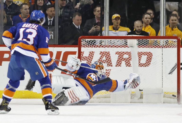 Mathew Barzal, Jaroslav Halák