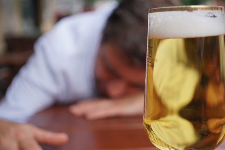 Alkohol, opitý muž