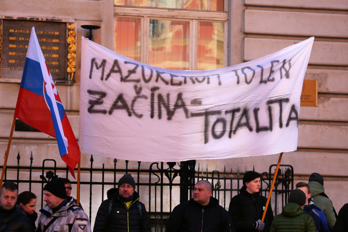 Mazurek, súd, protest