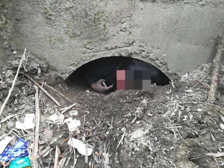 POLÍCIA: Záchrana ženy, ktorá spadla do šachty