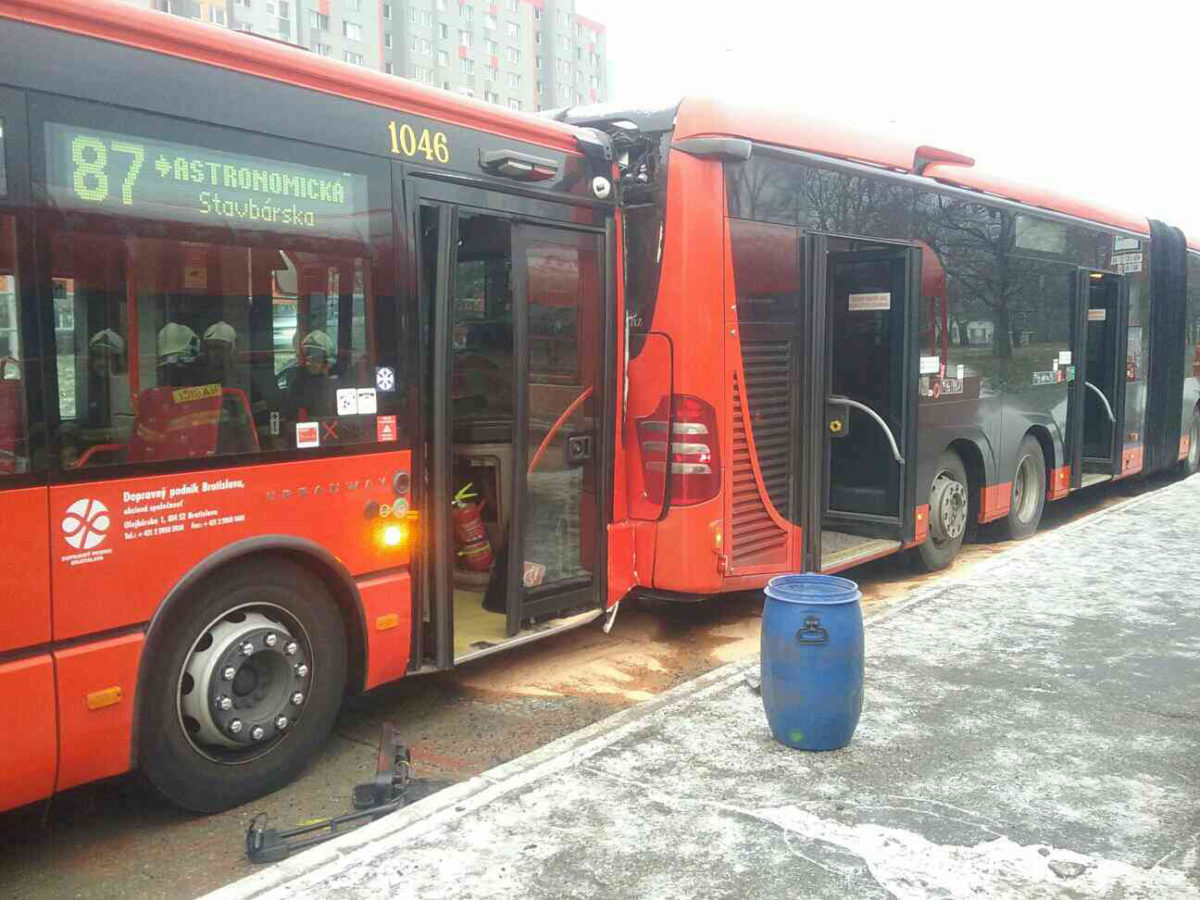 Nehoda autobusov, mhd