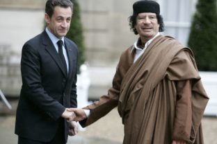 Nicolas Sarkozy, Muammar al Kaddáfi