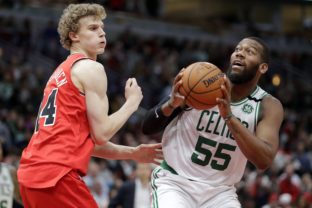 Greg Monroe (55), Lauri Markkanen