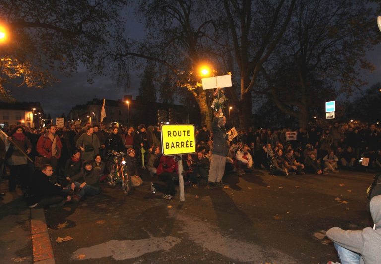 Protesty, francúzske letisko