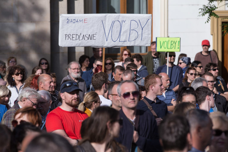 PROTEST: Za predčasné voľby