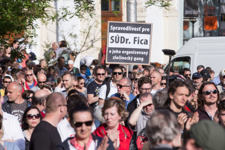 PROTEST: Za predčasné voľby