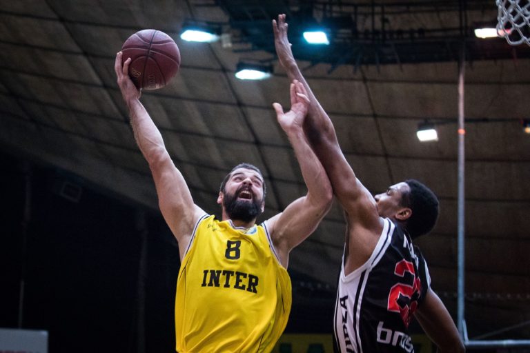 BASKETBAL: Bratislava  Prievidza