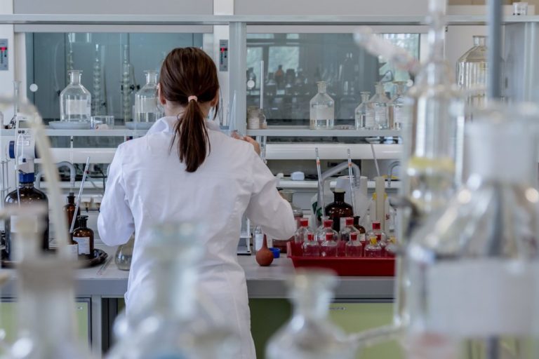 Laboratory 2815641_1280.jpg