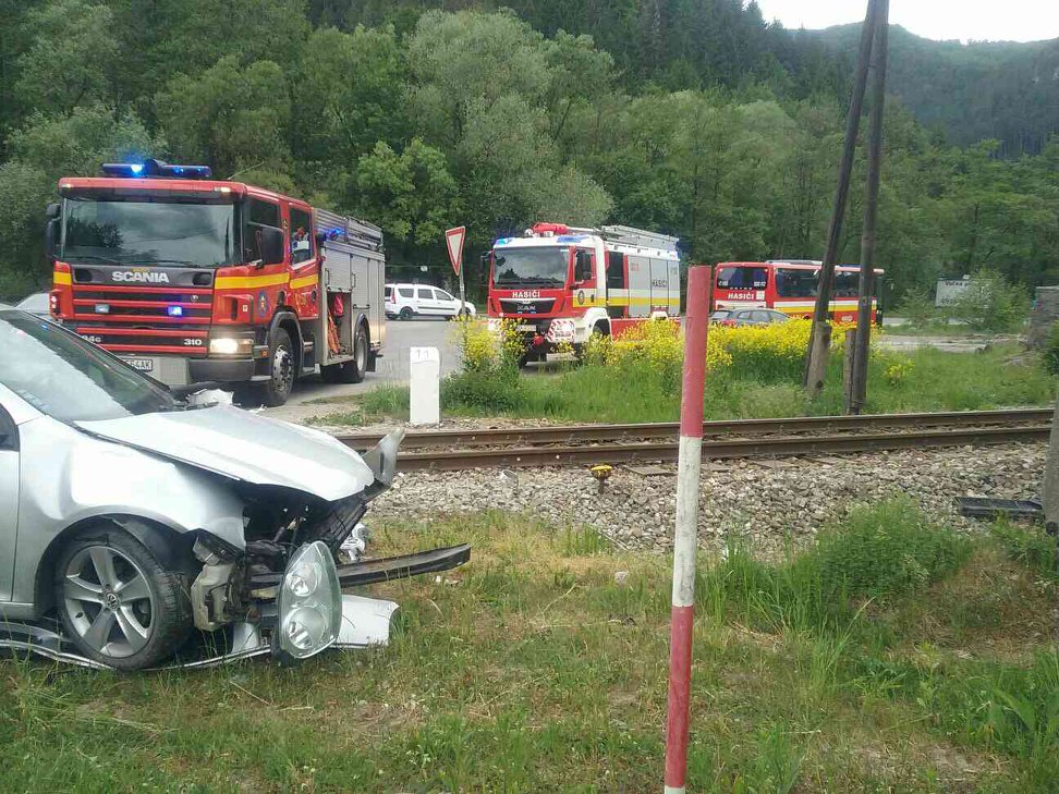 Dopravná nehoda vlaku a auta