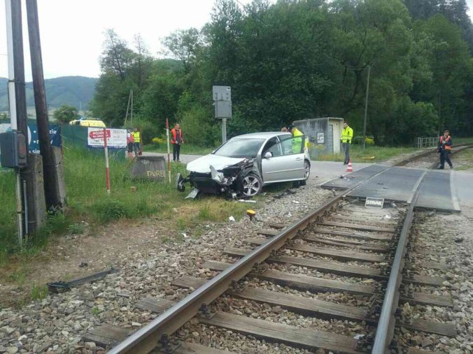 Dopravná nehoda vlaku a auta