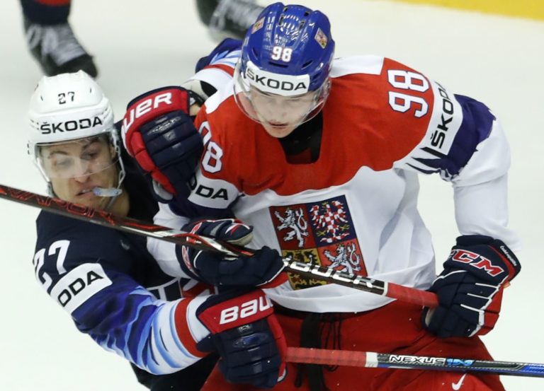 Anders Lee, Martin Nečas