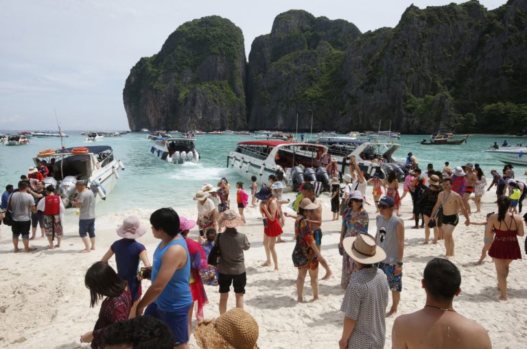 Pláž Maya Bay, Thajsko