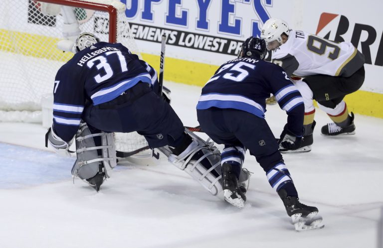 Connor Hellebuyck (37), Paul Stastny, Tomáš Tatar