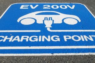 Elektromobilita elektromobil nabíjacia stanica nabíjačka