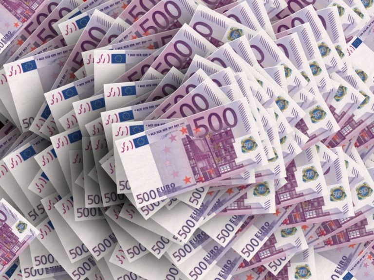 Euro bankovky peniaze