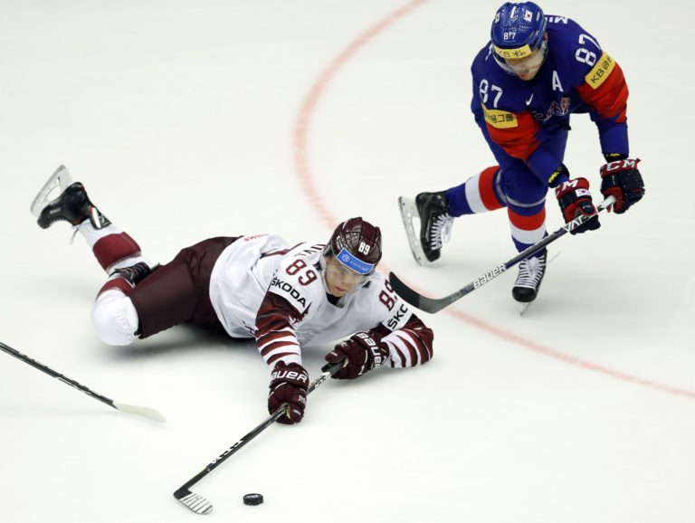 Nikita Jevpalovs, Cho Minho