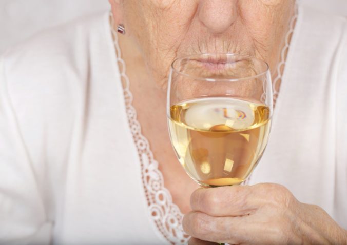 Alkohol, staršia žena