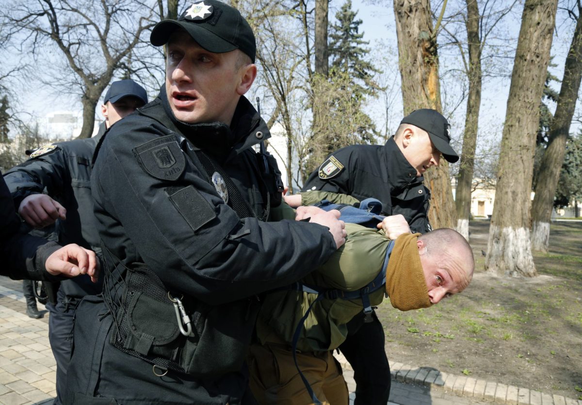 Ukrajina, polícia, extrémista