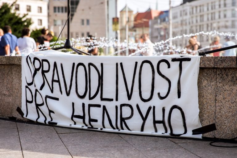 ZHROMADENIE: Spravodlivos pre Henryho