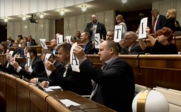 Kotlebovci počas Kiskovho prejavu