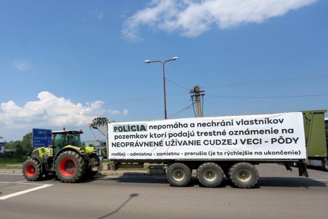 PROTEST: Jazda farmárov na traktoroch