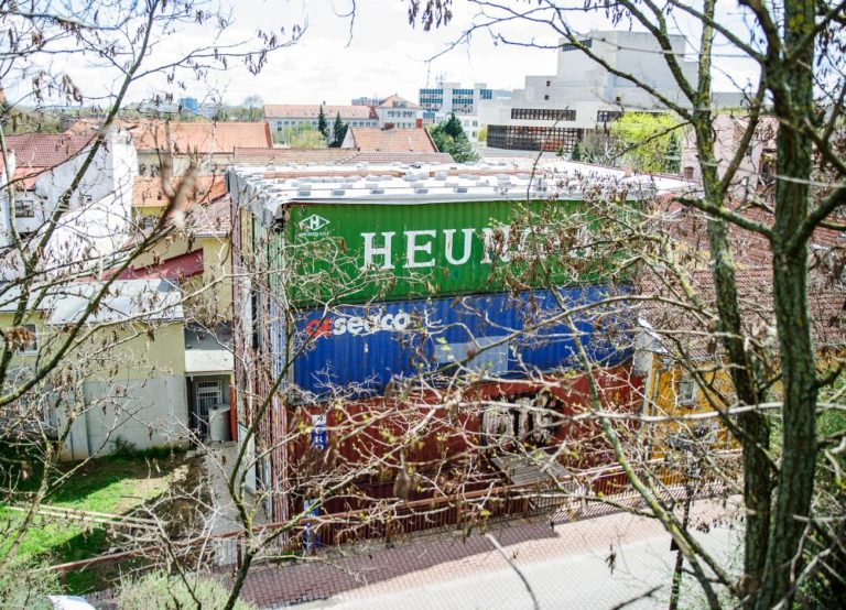 NITRA: Kontajnerová stavba na Podzámskej ulici
