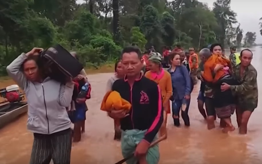 Laos, pretrhnutie priehrady