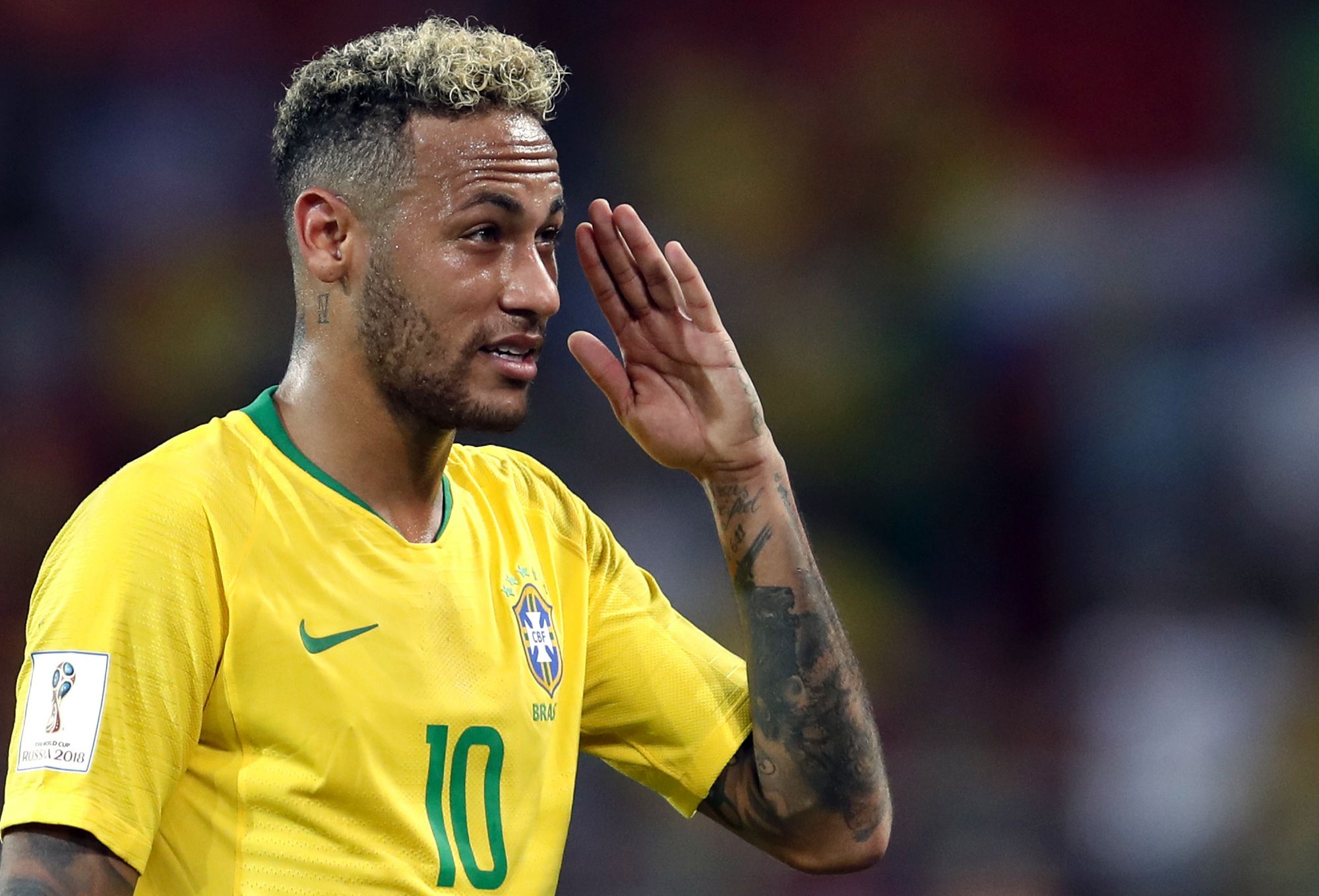 Neymar dostal plaketu za prekonanie Pelého rekordu, krajina však stále považuje za lídra zosnulú legendu