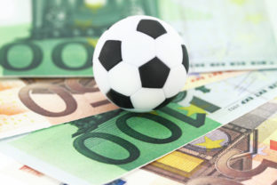 Futbal, peniaze