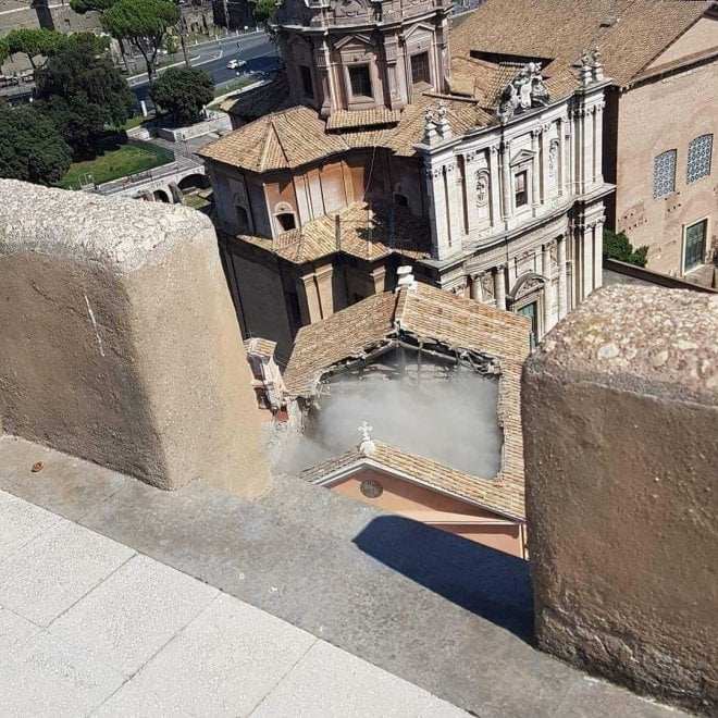 Kostol, Taliansko, pád strechy